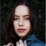 Anna Popplewell - Famous Actress