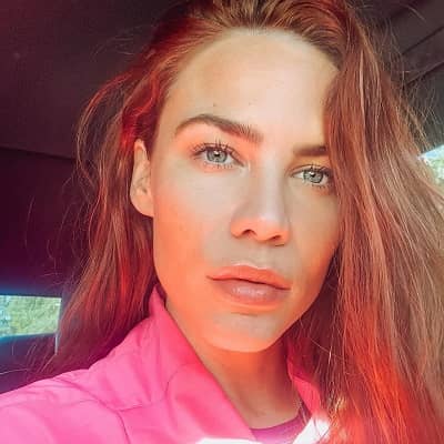 Courtney Hope - Famous Dancer