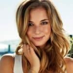 Emily VanCamp - Famous Actor