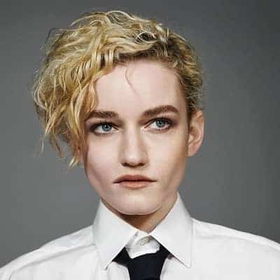 Julia Garner - Famous Actor