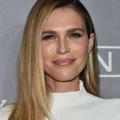 Sara Foster - Famous Fashion Model