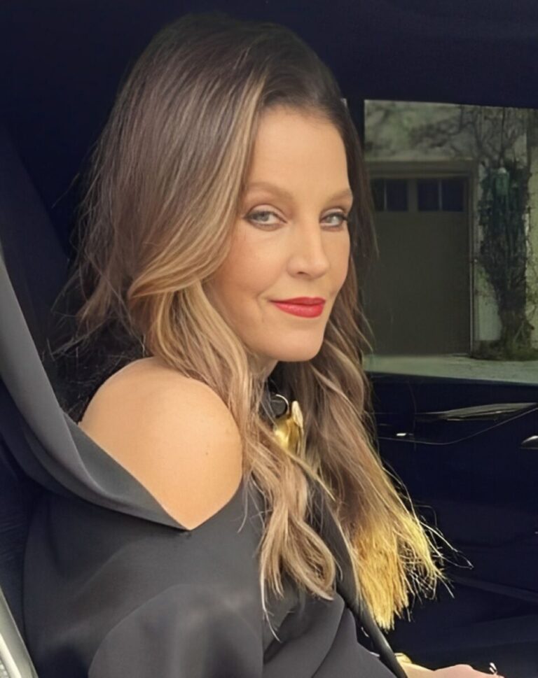Lisa Marie Presley - Famous Singer-Songwriter