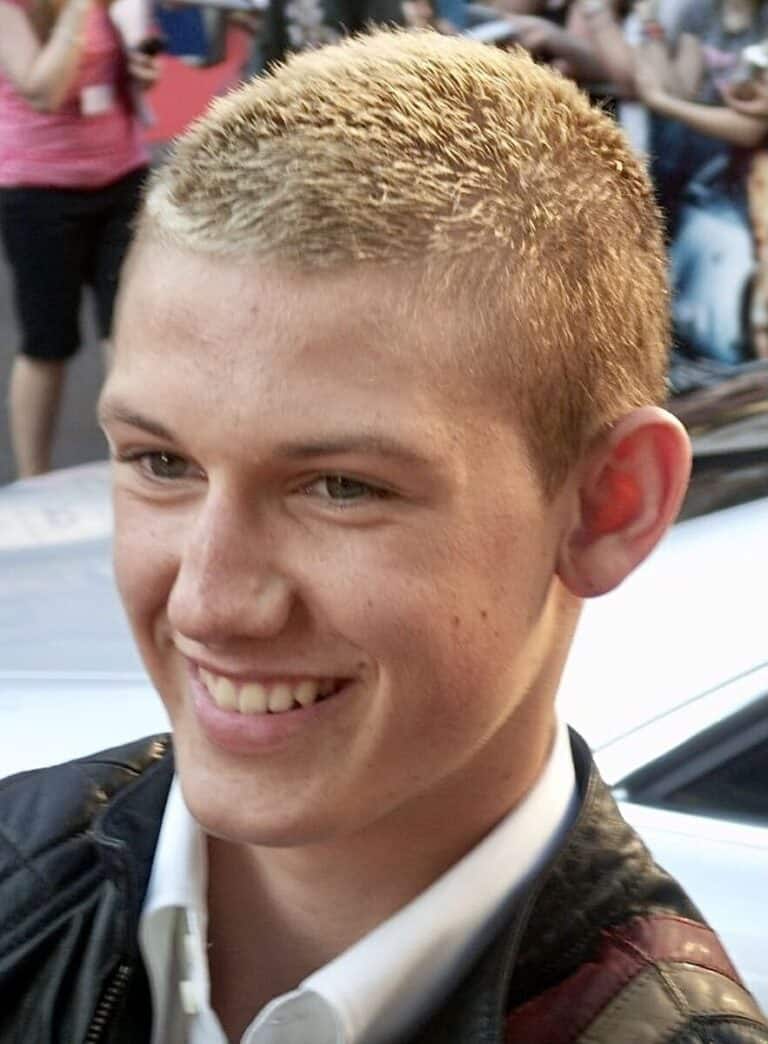 Alex Pettyfer - Famous Model