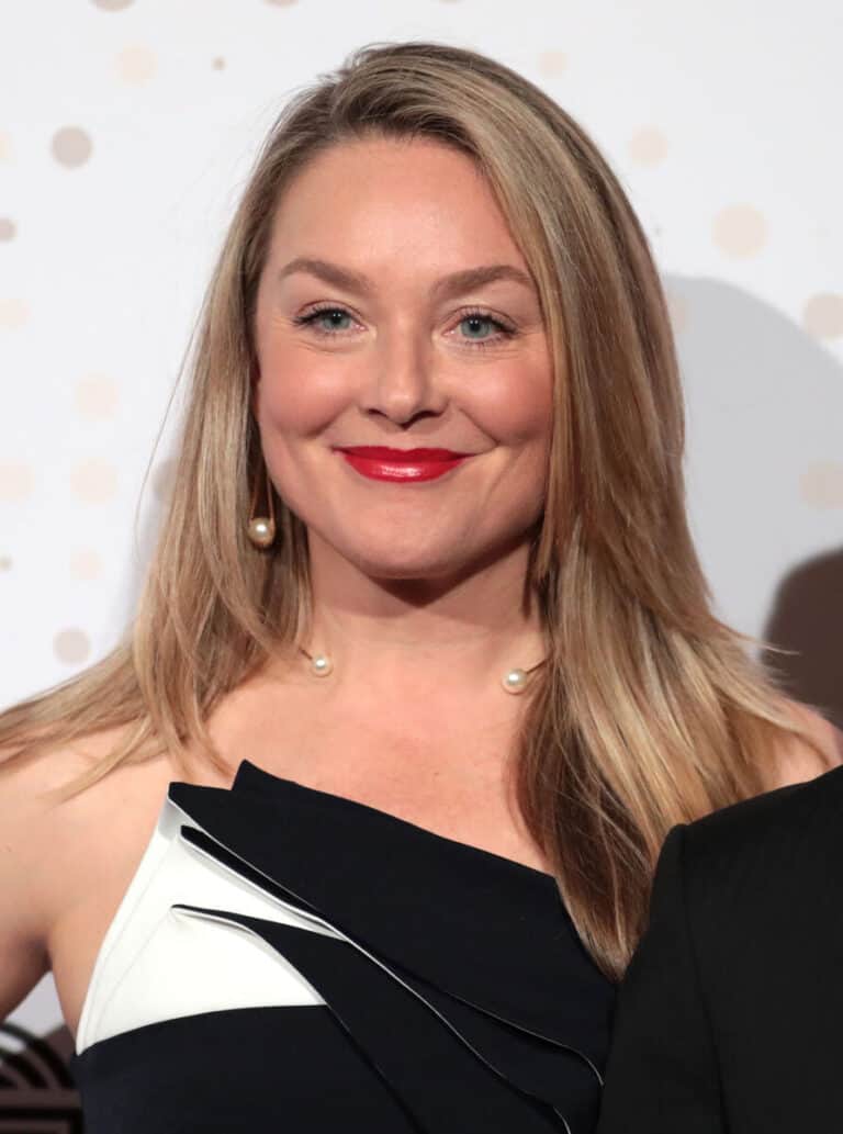 Elisabeth Röhm - Famous Voice Actor