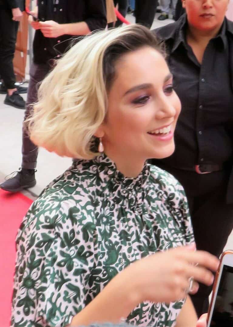 Molly Ephraim - Famous Actor