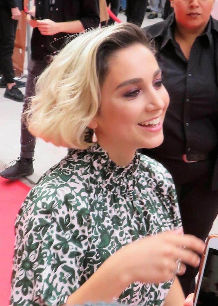 Molly Ephraim - Famous Actor