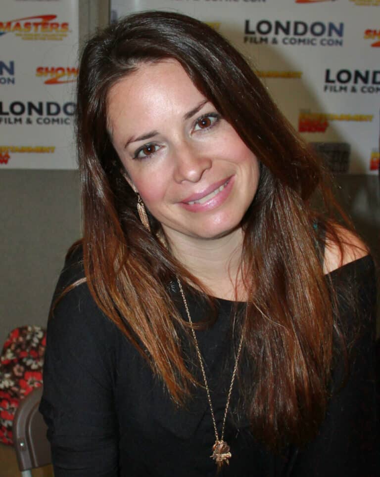 Holly Marie Combs - Famous Presenter