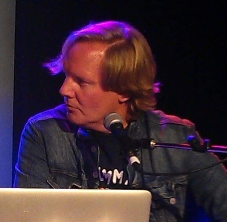 Jonathan Torrens - Famous Presenter