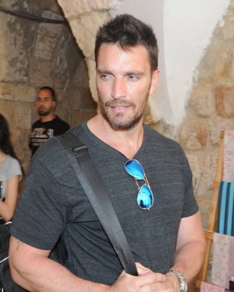 Julian Gil - Famous Actor