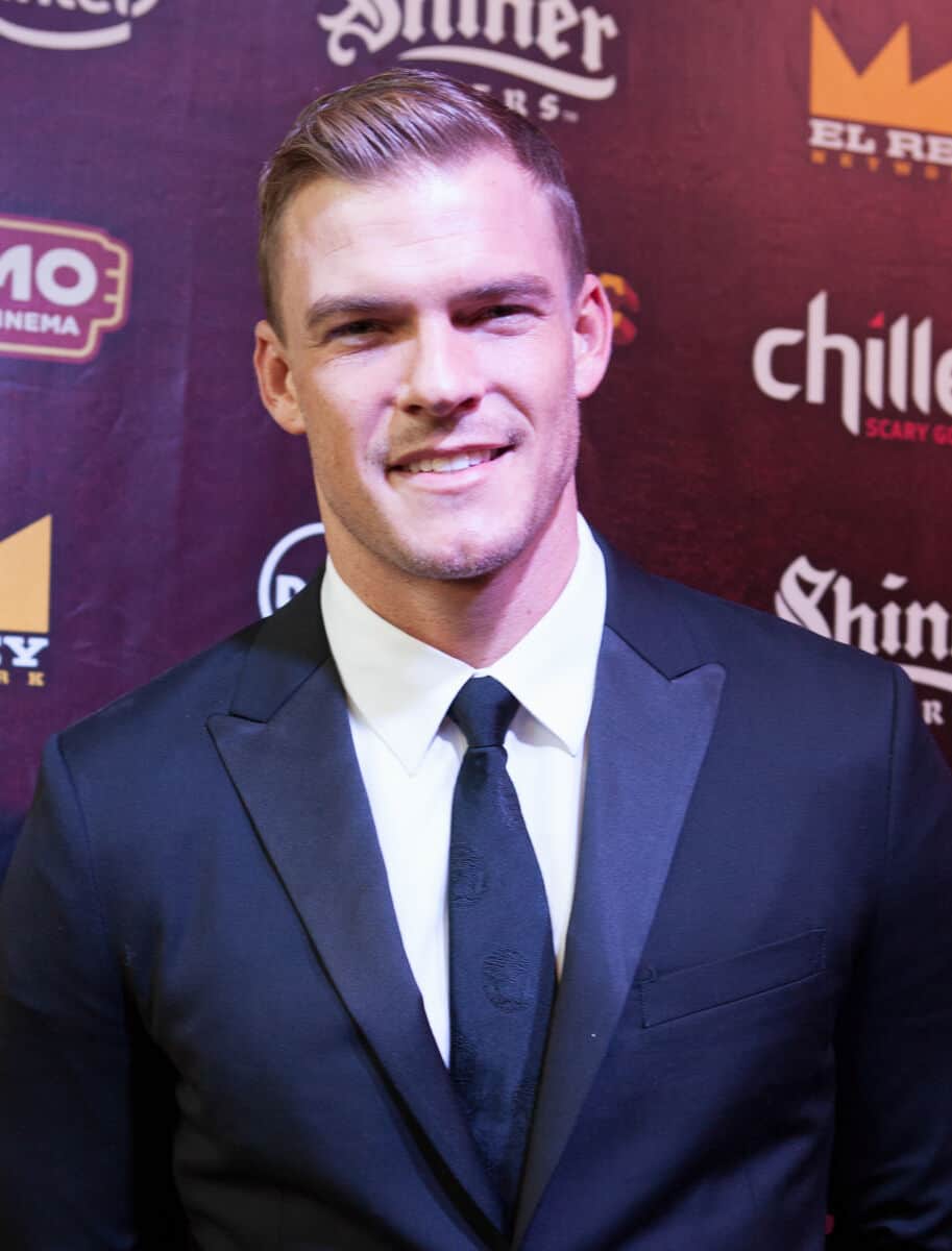Alan Ritchson - Famous Model