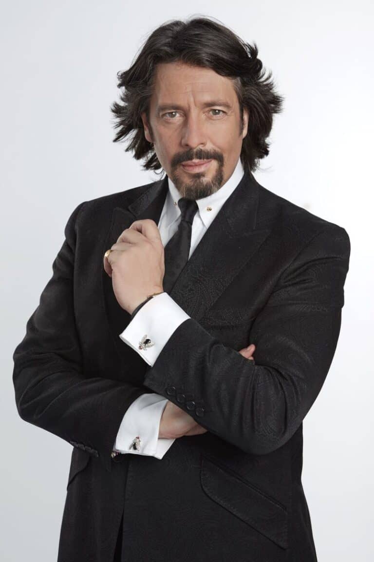 Laurence Llewelyn-Bowen - Famous Designer