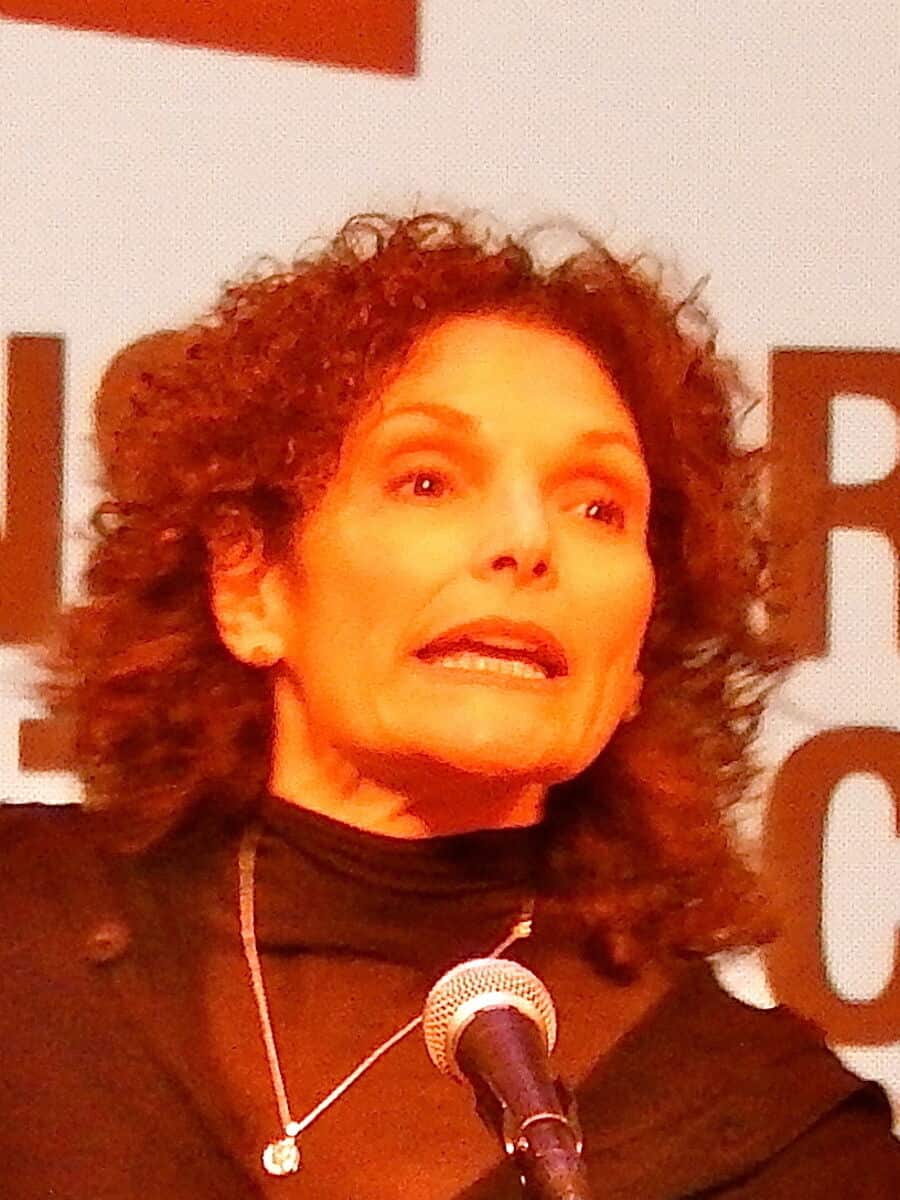 Mary Elizabeth Mastrantonio - Famous Singer