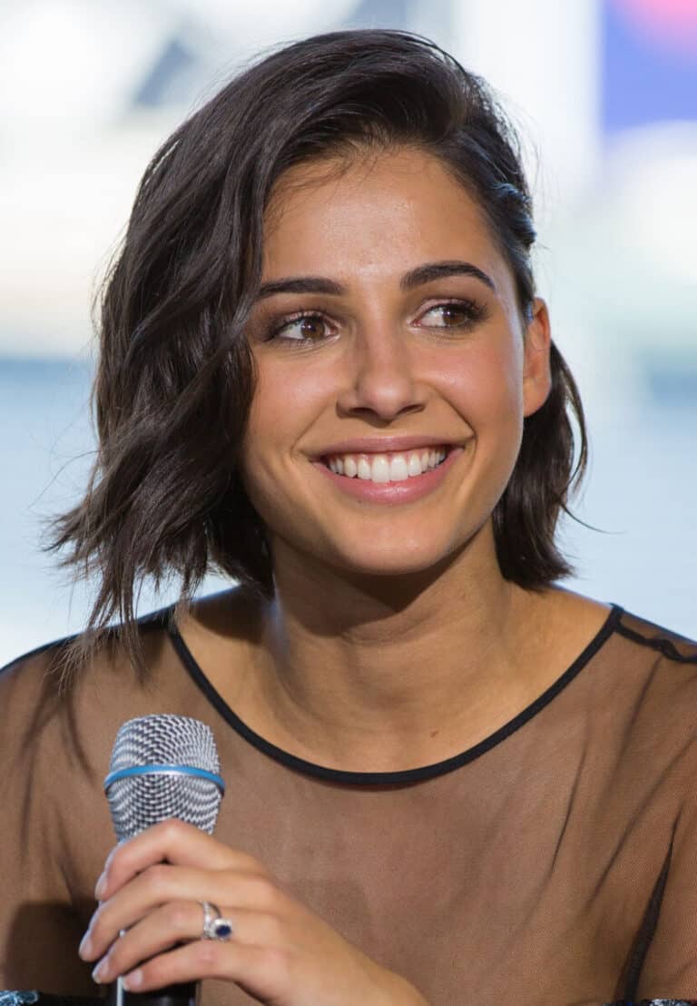 Naomi Scott - Famous Musician