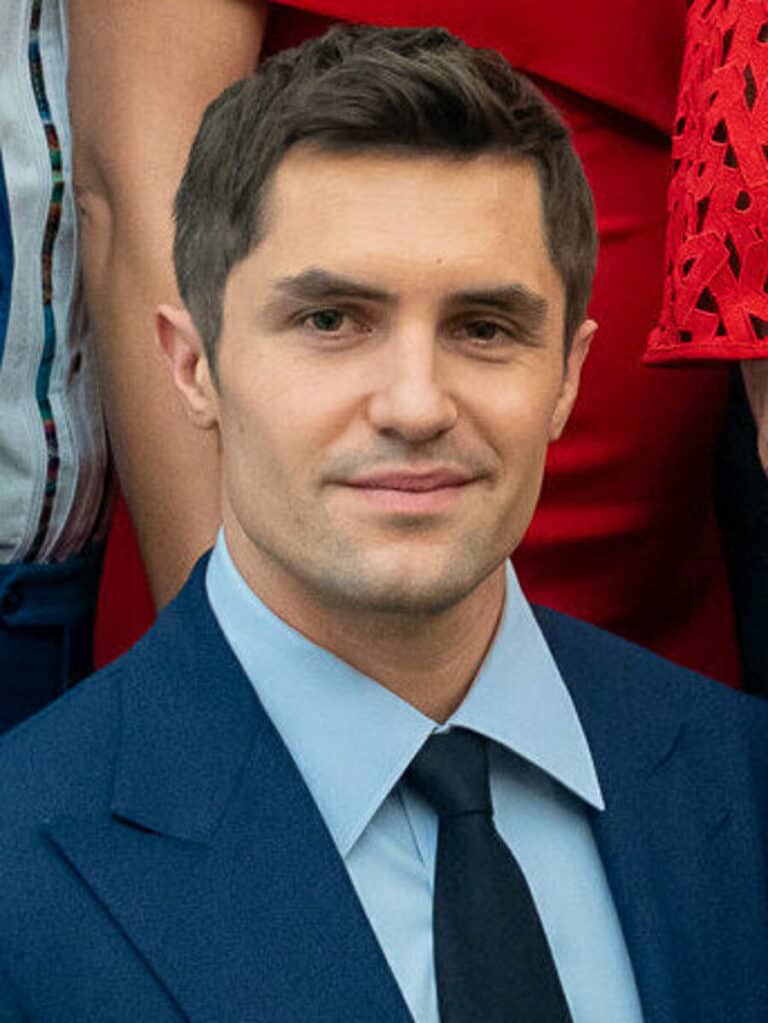 Phil Dunster - Famous Actor