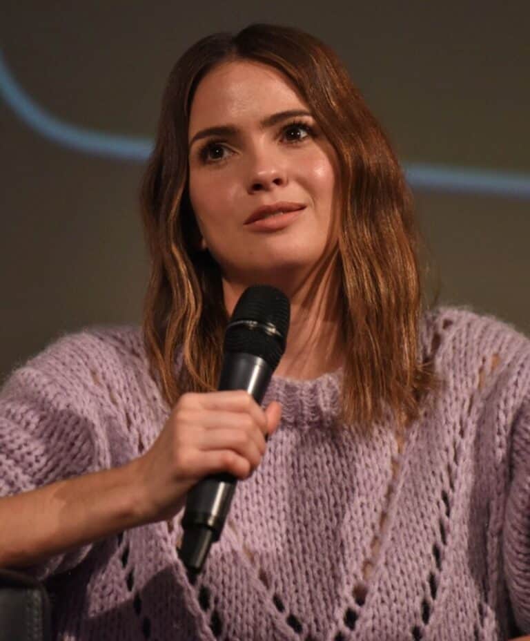 Shelley Hennig - Famous Actor