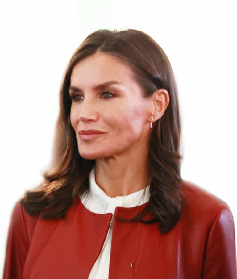 Queen Letizia of Spain Net Worth, spouse, young children, awards ...