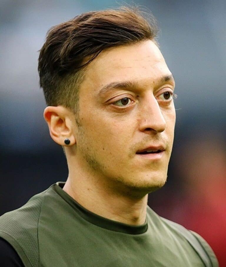 Mesut Özil - Famous Football Player