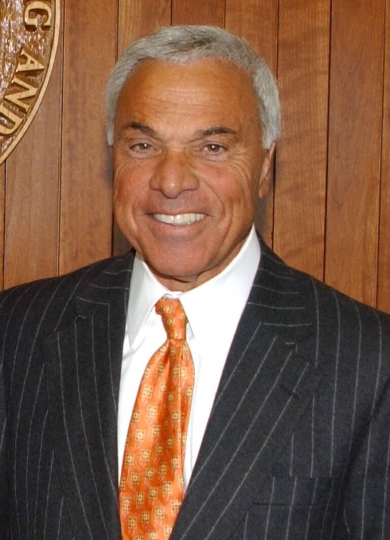 Angelo Mozilo - Famous Banker