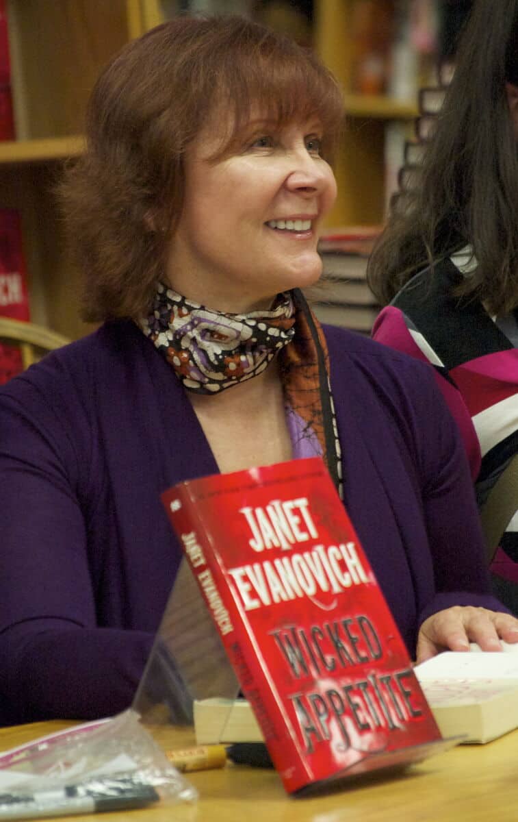 Janet Evanovich net worth in Authors category