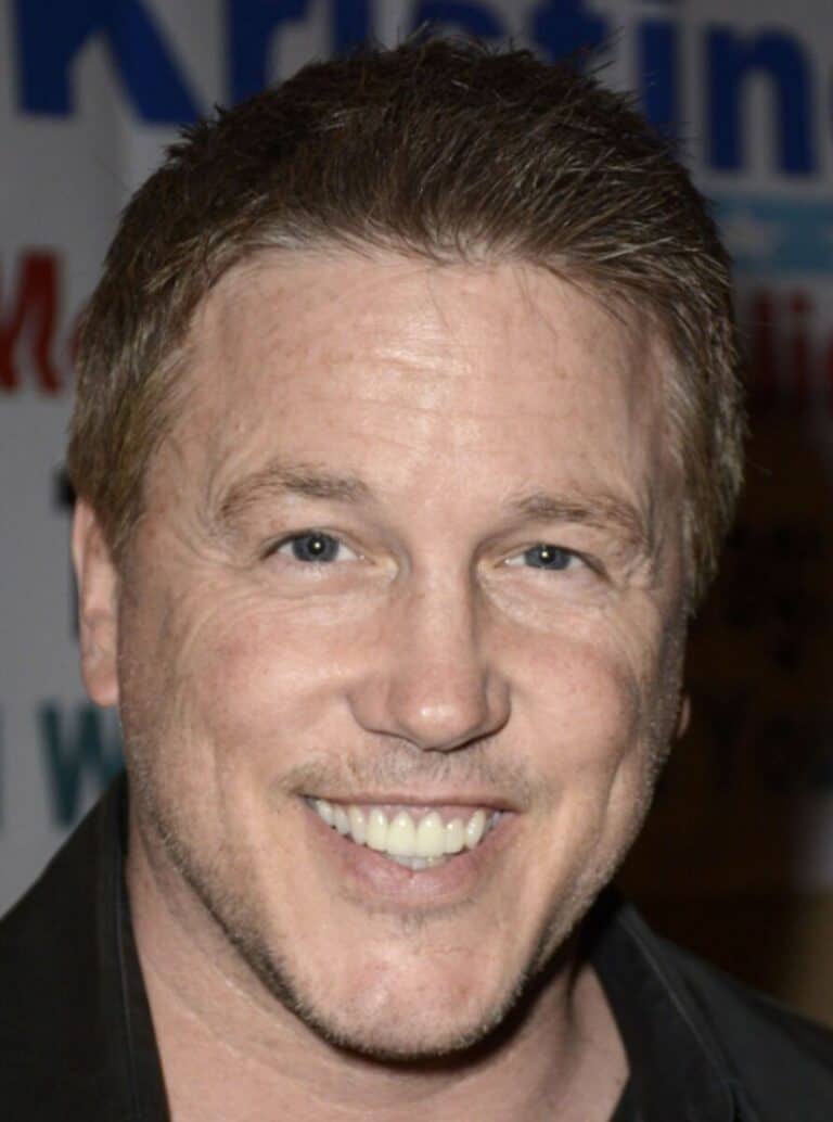 Lochlyn Munro - Famous Actor