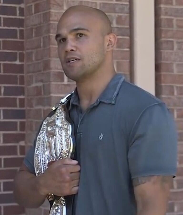 Robbie Lawler Net Worth, spouse, young children, awards, movies ...