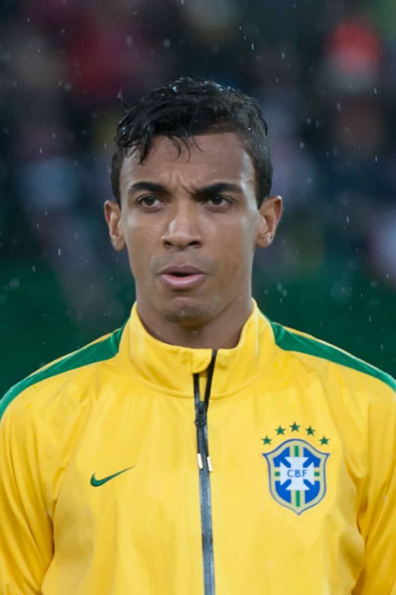 Luiz Gustavo - Famous Soccer Player