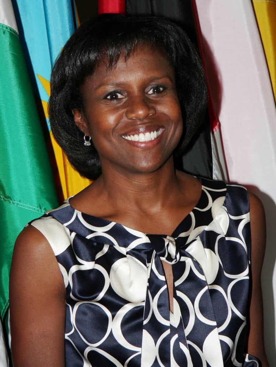 Deborah Roberts Net Worth, spouse, young children, awards, movies