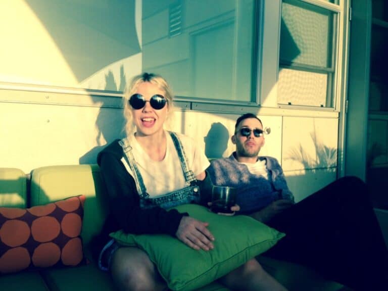 MNDR - Famous Singer