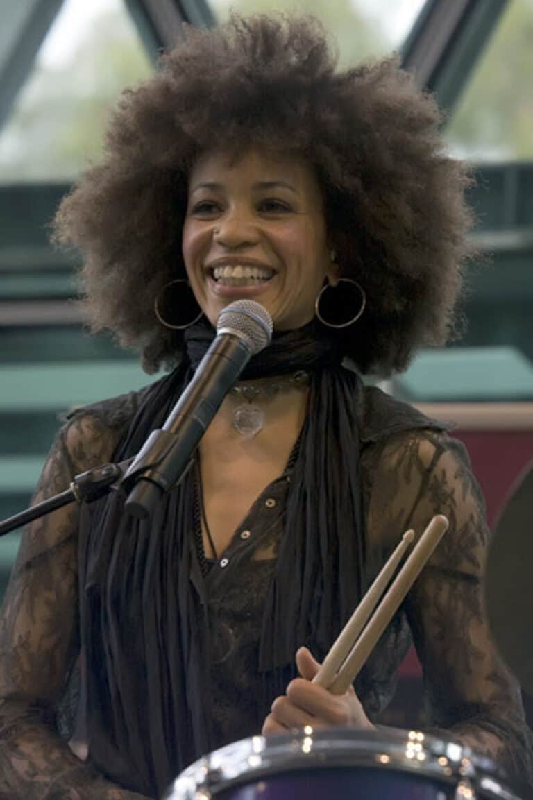Cindy Blackman - Famous Drummer
