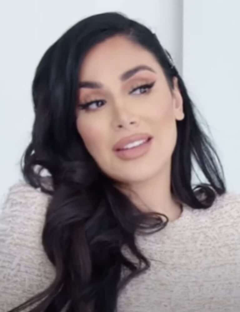 Huda Kattan Net Worth, spouse, young children, awards, movies - Famous ...